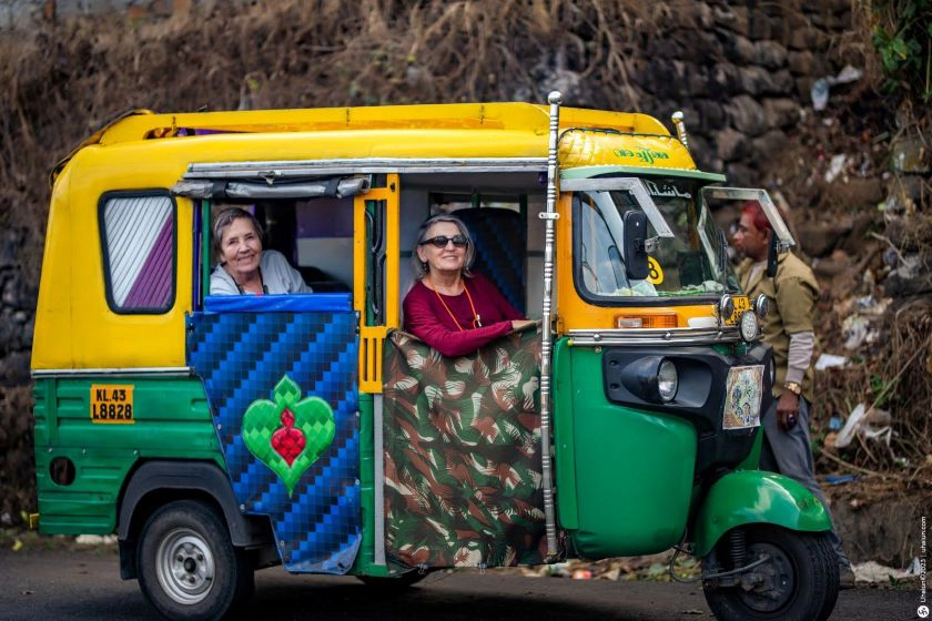 על הביטלס, הודו ונורה ג'ונס