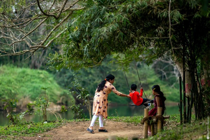 על הביטלס, הודו ונורה ג'ונס